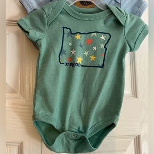 OREGON baby onesie. Size 0-3 months. NWT. Green and turquoise. 3 button snaps.